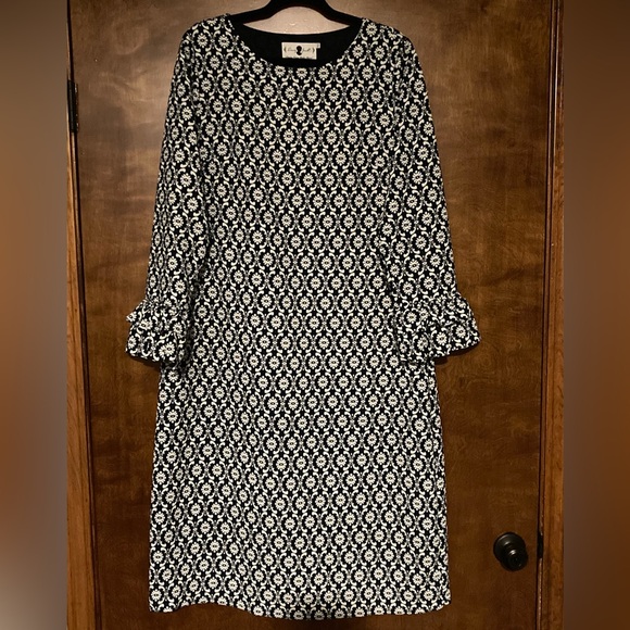 Dainty Jewell's  Apparel
Size XL - Picture 2 of 5